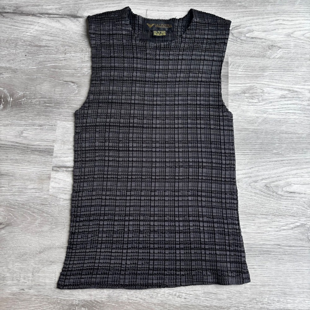 Valentina Women's‎ Textured Pleated Sleeveless Top One Size black crinkle